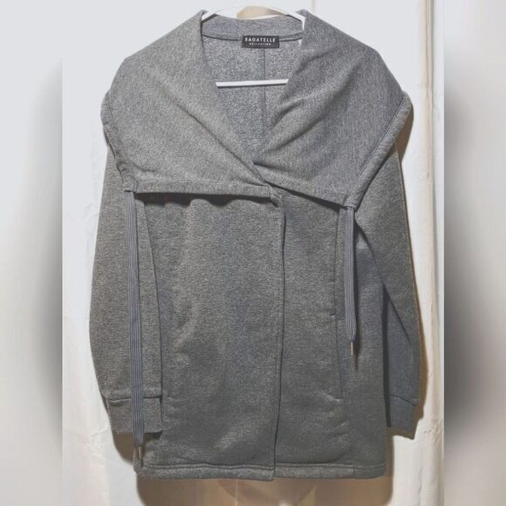 Bagatelle Women's Oversized Neck Gray Fleece Medium‎ Snap Closure Jacket